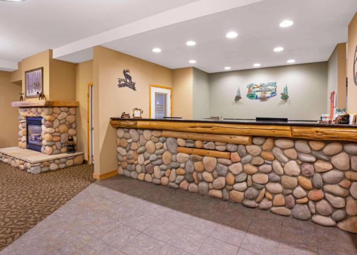 Cedar Street Hotel and Suites