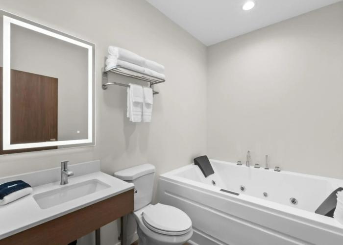 Cedar Street Hotel and Suites