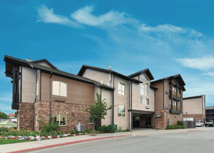 Cedar Street Hotel and Suites