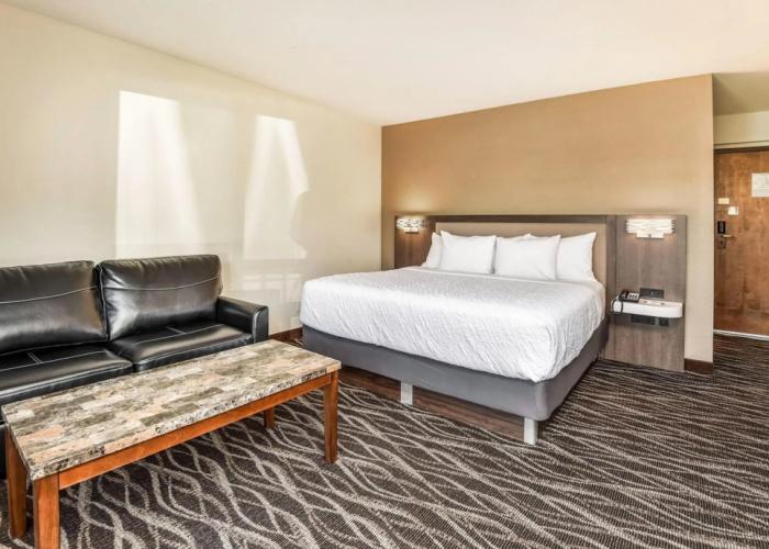 Cedar Street Hotel and Suites