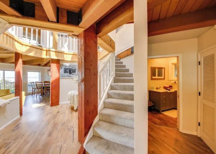 Lakefront Getaway w/ Hot Tub ~ 14 Mi to Schweitzer