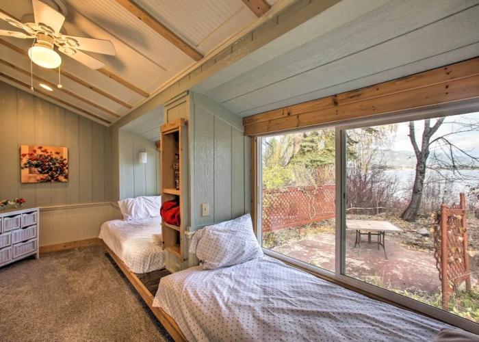 ~14 Mi to Schweitzer Mtn: Lakefront Home