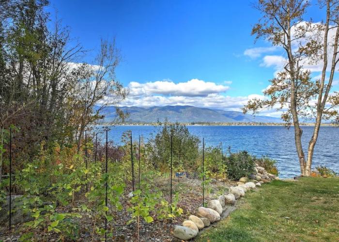 ~14 Mi to Schweitzer Mtn: Lakefront Home
