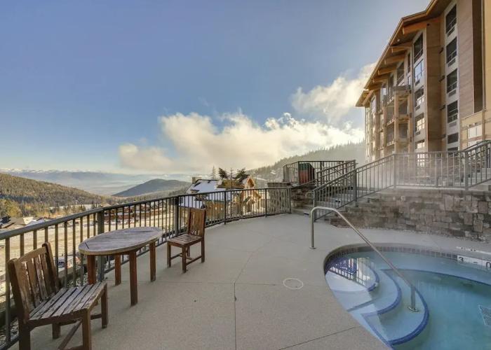Luxe Schweitzer Condo w/ Hot Tub: Ski-in/ski-out!