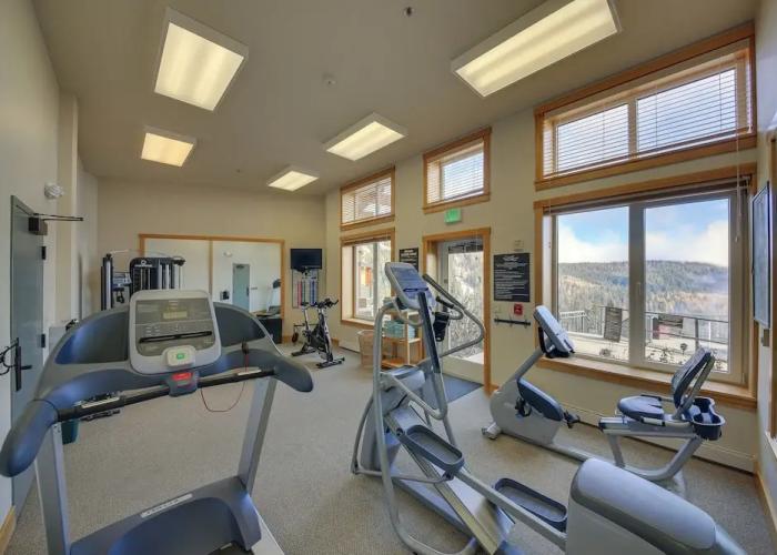 Luxe Schweitzer Condo w/ Hot Tub: Ski-in/ski-out!