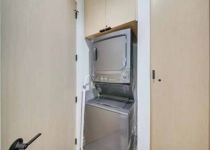 Luxe Schweitzer Condo w/ Hot Tub: Ski-in/ski-out!