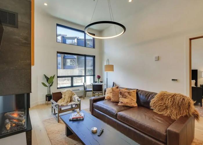 Luxe Schweitzer Condo w/ Hot Tub: Ski-in/ski-out!