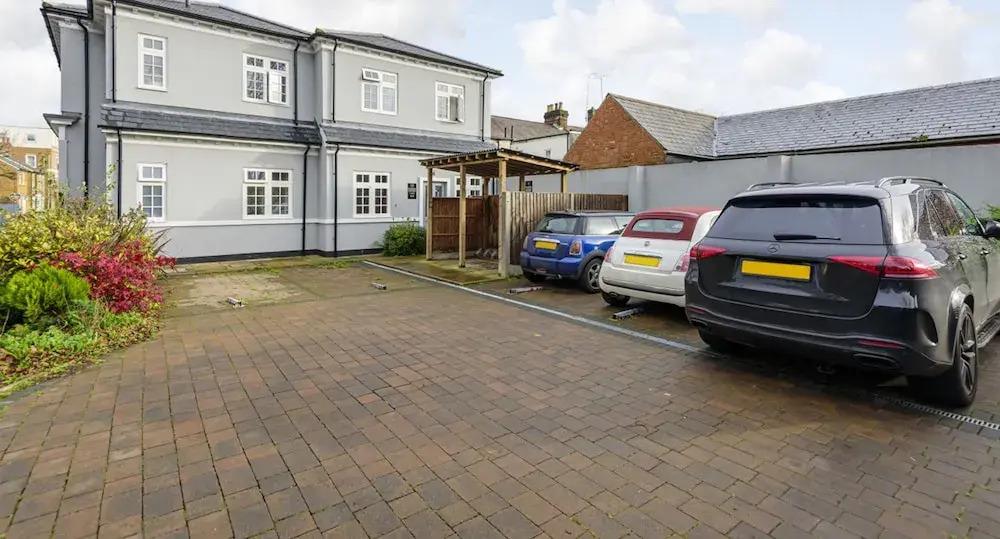 Ragan Court Apartments in Aldershot