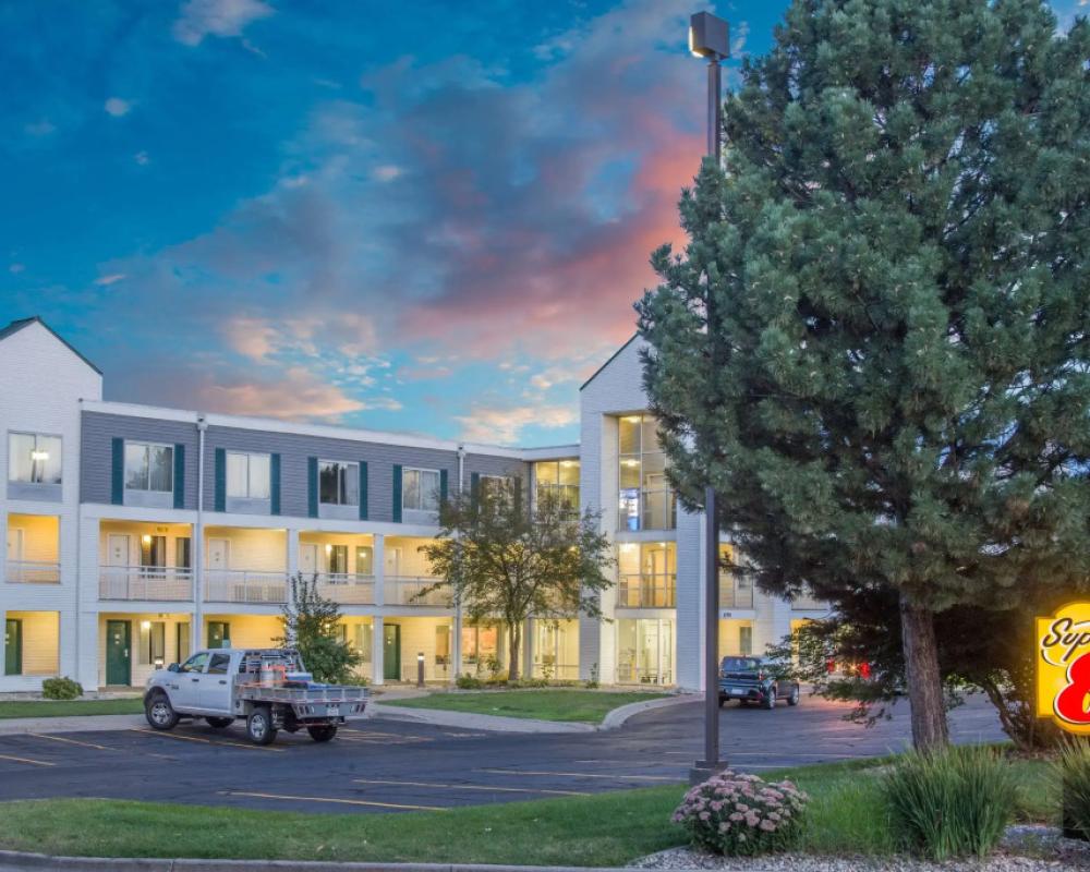 Howard Johnson by Wyndham San Pedro