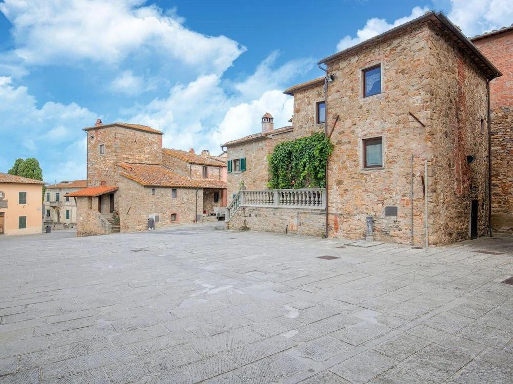 Villa in Tuscany With Private Pool and Views