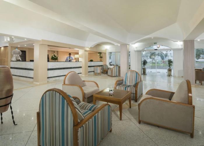 Hari Club Beach Resort