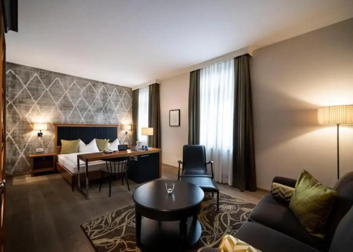 Post Hotel