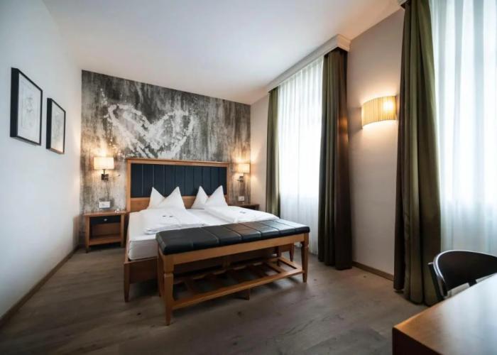 Post Hotel