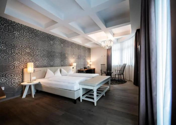 Post Hotel