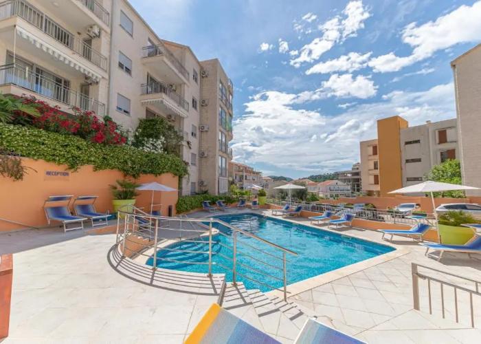 Petrovac Bay Apartments