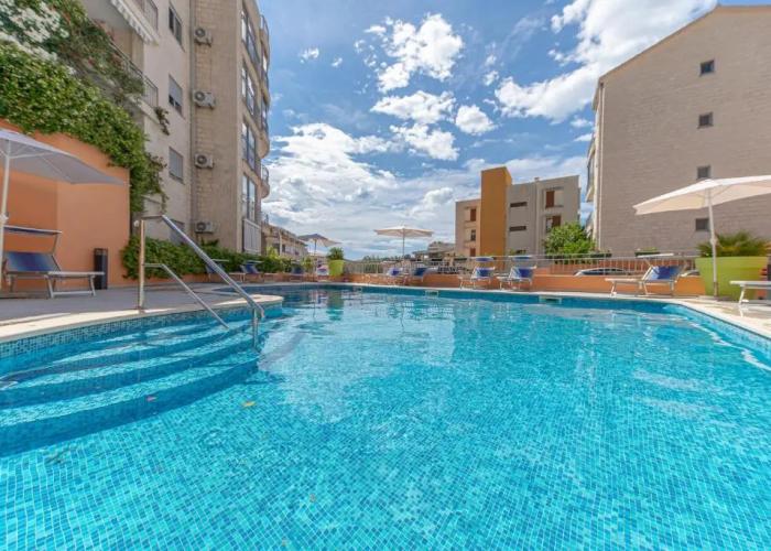 Petrovac Bay Apartments