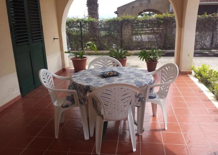 Apartment In Villa Near The Sea