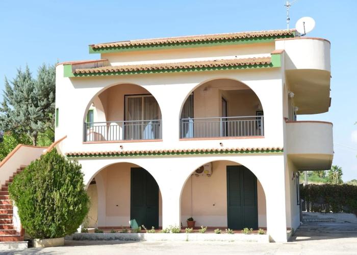Apartment In Villa Near The Sea