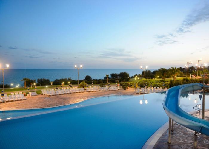 Serenusa Resort
