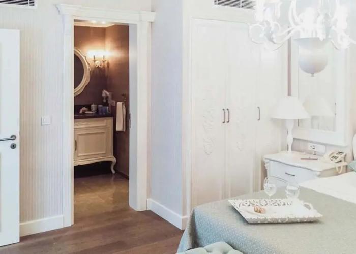 Ena Boutique Hotel & Residences