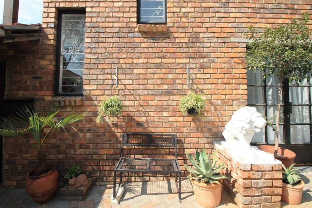 Retro-vintage New Yorker Apartment in Centurion