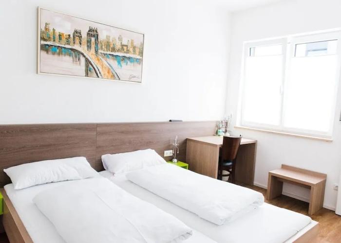 Hotel 37