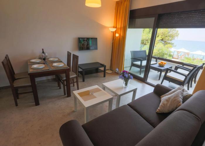 Apartments Kuce Lekovica snack bar- Bistro & Beach