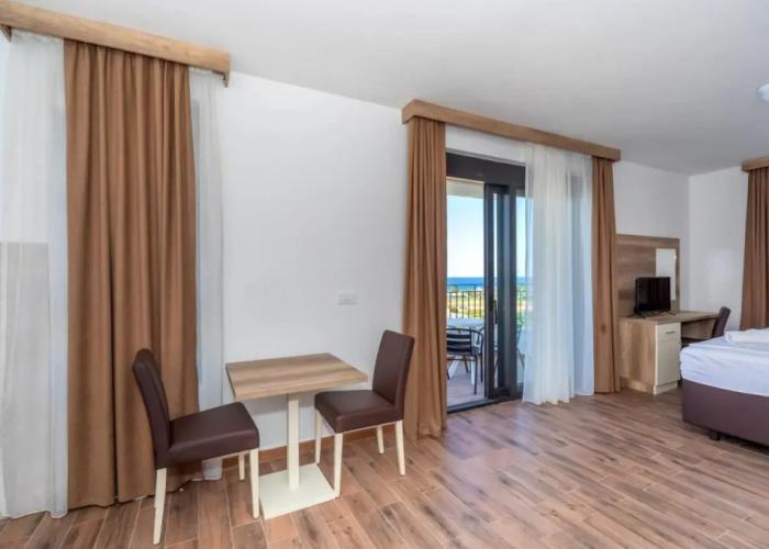Hotel Pharos