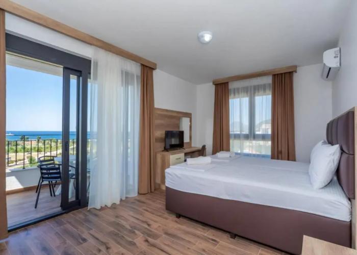 Hotel Pharos