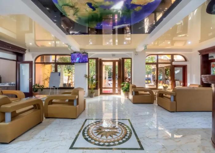 Hotel Pharos