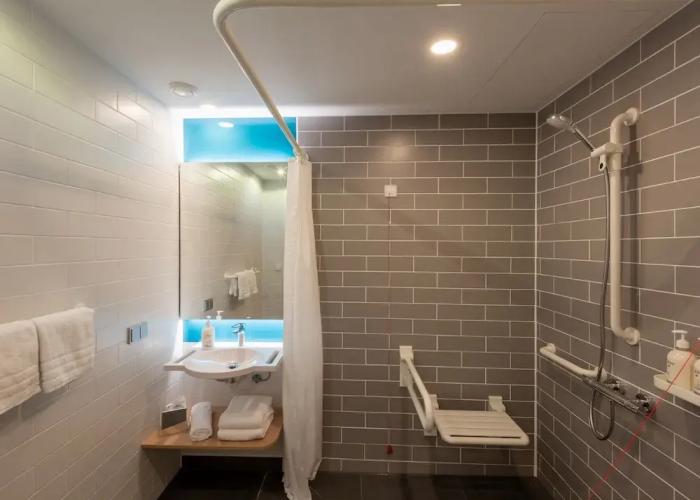 Holiday Inn Express Hamburg South A7 AS42 by IHG