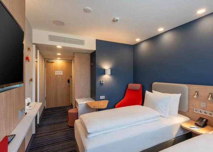 Holiday Inn Express Hamburg South A7 AS42 by IHG