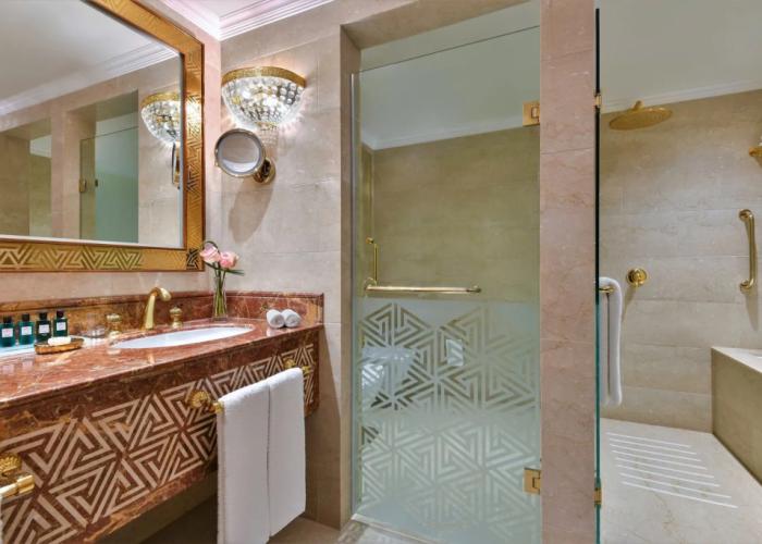 Sheraton Grand Doha Resort & Convention Hotel