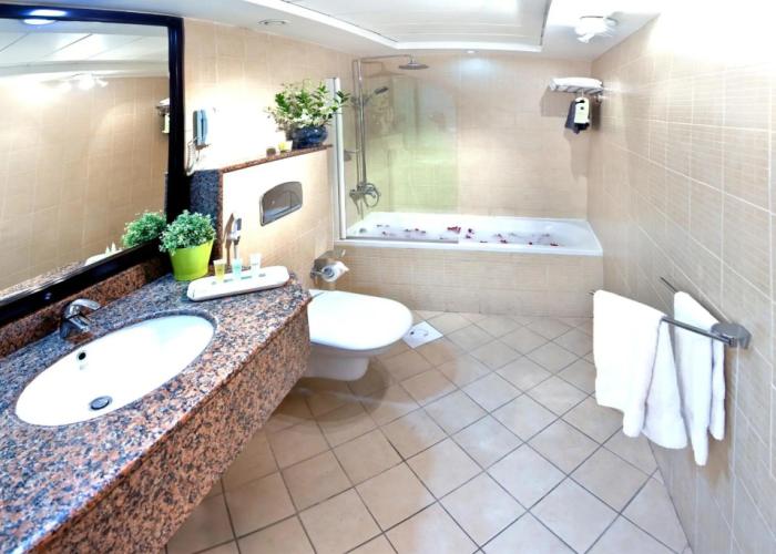 Corp Executive Hotel Doha Suites
