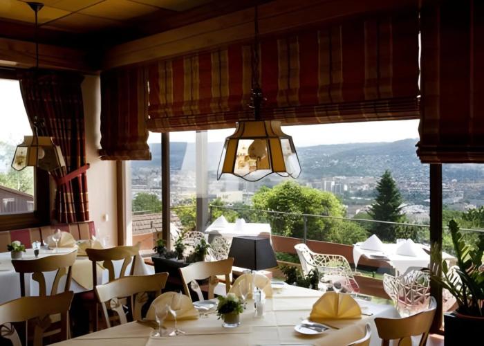 Maien Hotel & Restaurant