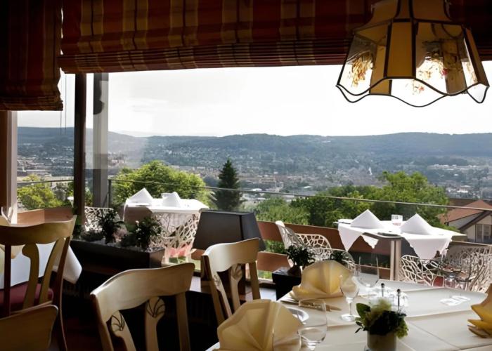 Maien Hotel & Restaurant
