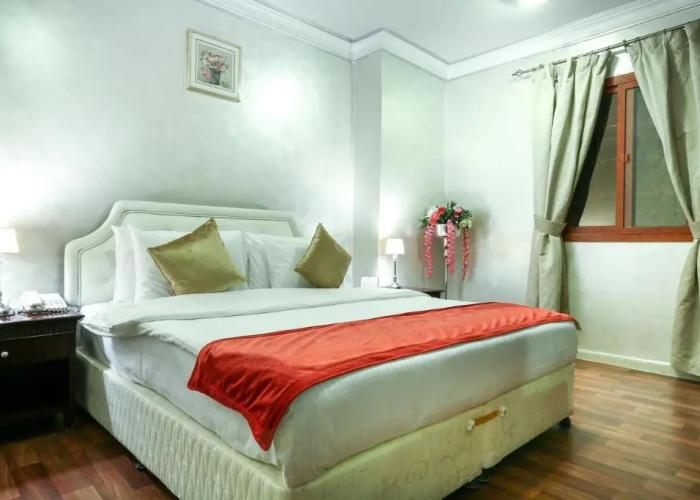 La Villa Suites Hotel