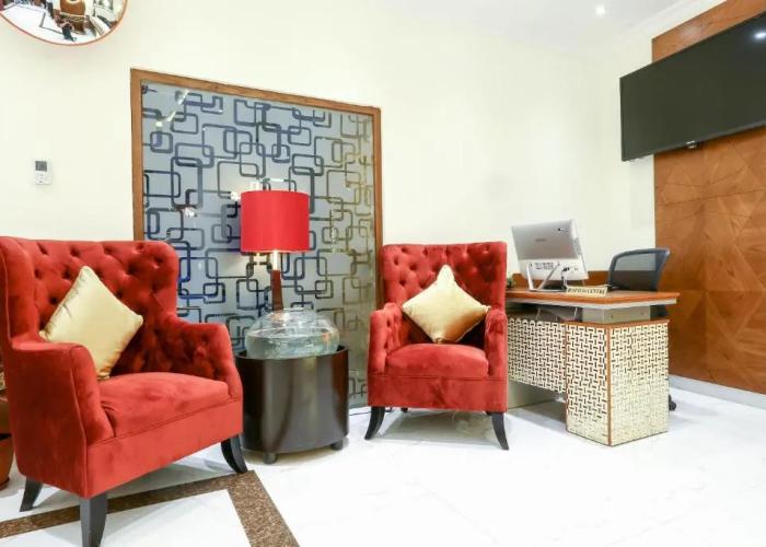 La Villa Suites Hotel
