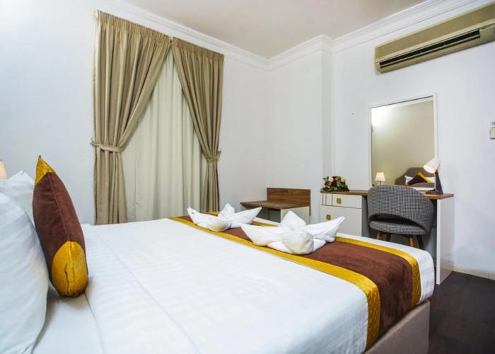 La Villa Suites Hotel