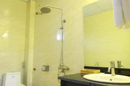 Royal Hotel Halong - Hon Gai