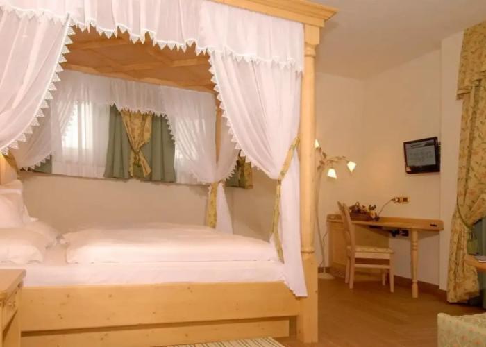 Paradise Lodge