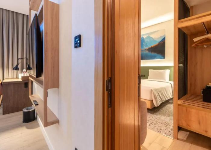 West Walk Retaj Hotel