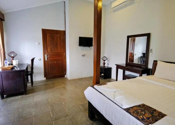 The Nalaya Hotel & Resto