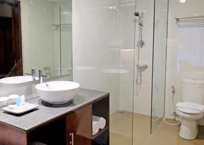 The Nalaya Hotel & Resto
