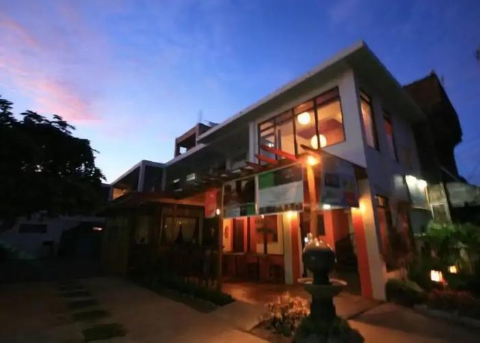 Antonios Pension House