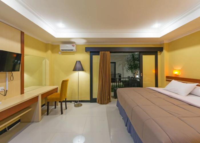 RedDoorz Plus near Mall Bali Galeria 2