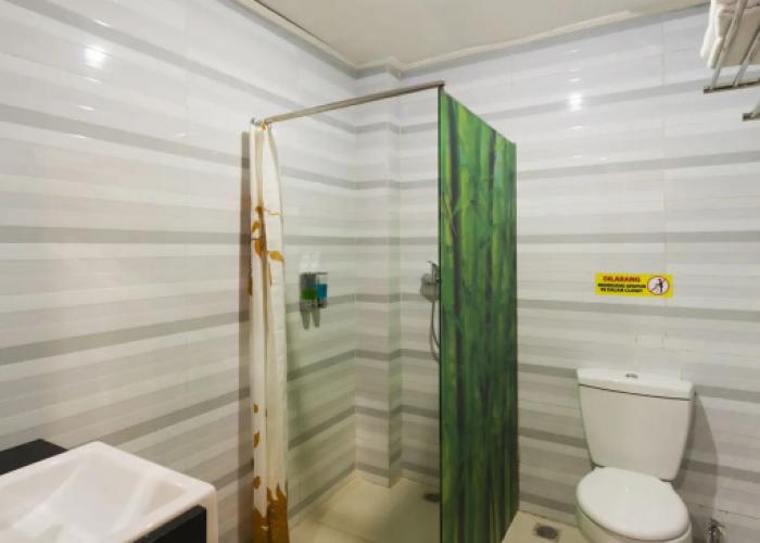 RedDoorz Plus near Mall Bali Galeria 2