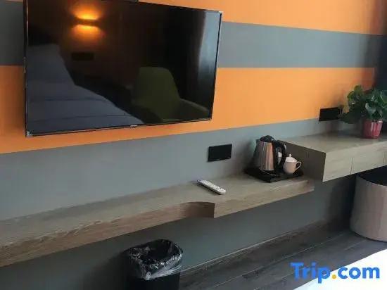 Yiyang Fenglin Evening  Hotel