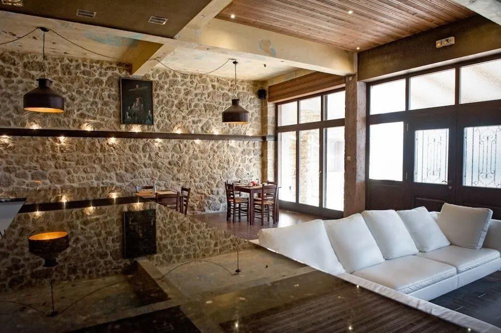 фото Polys Guest House
