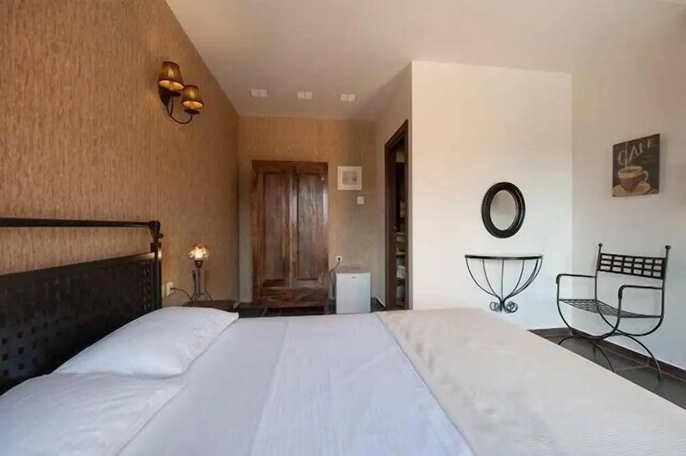 фото Polys Guest House